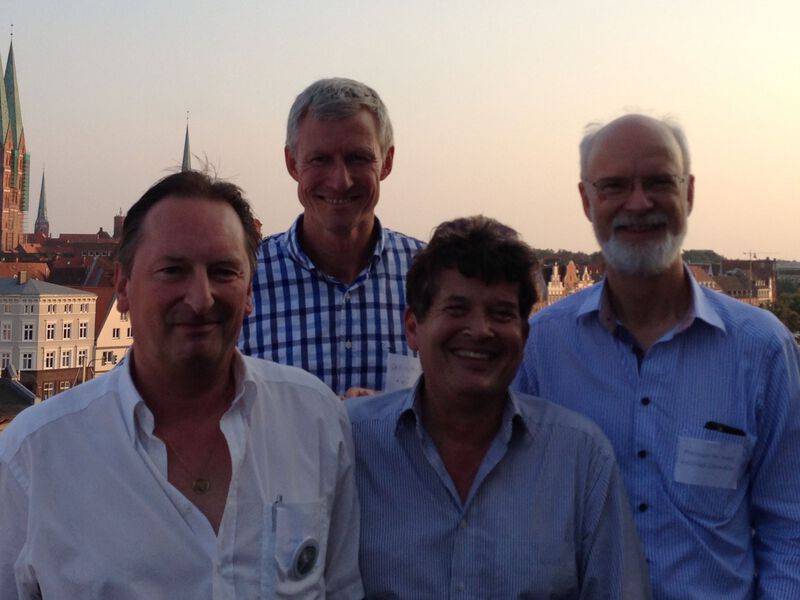 Die Referenten von links nach rechts:  Jörn Burfeind (Arzt)  Dr. med. Bertram Wittrin  Oliver Gültig (Physiotherapeut)  Prof. Dr. med. Wilfried Schmeller